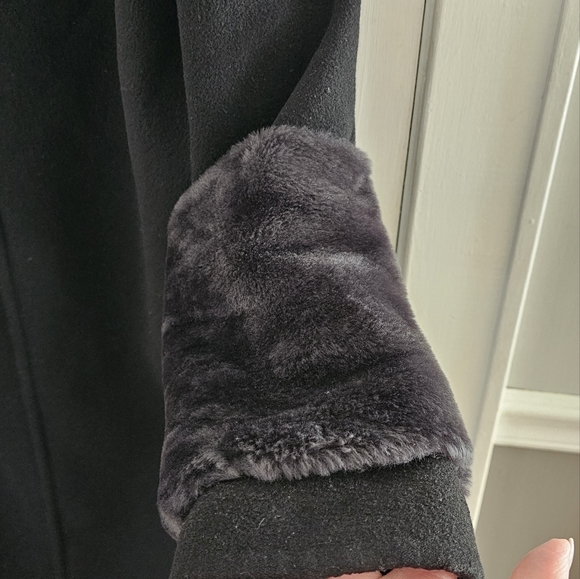 Vince Black Oversized Long Coat with Shearling Banded Sleeves Size Medium - Picture 10 of 11